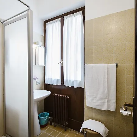 Otel Meuble Moderno 3*