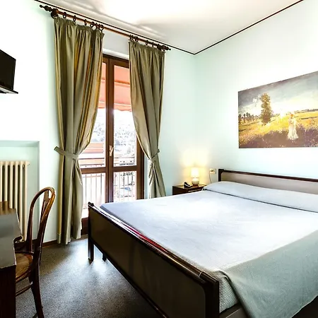 Otel Meuble Moderno 3*